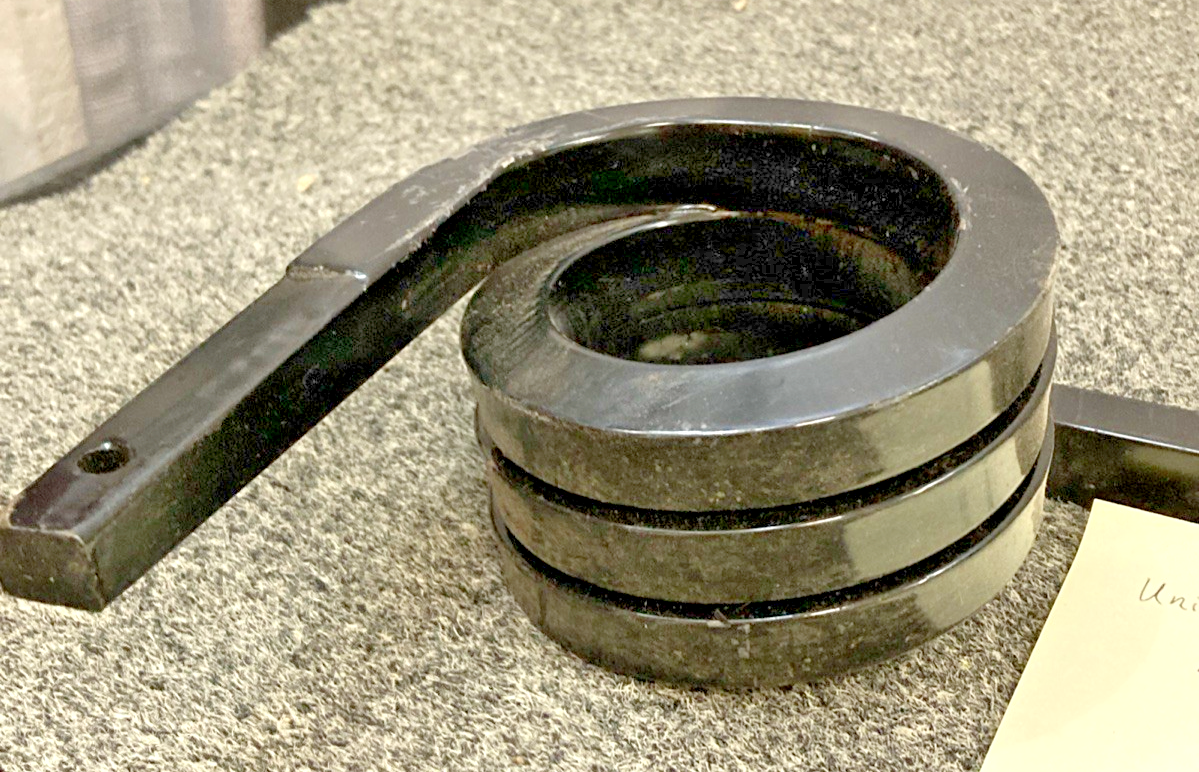 New Replaces United Pacific 10615 Black 3 Coil Angled Mud Flap Hanger