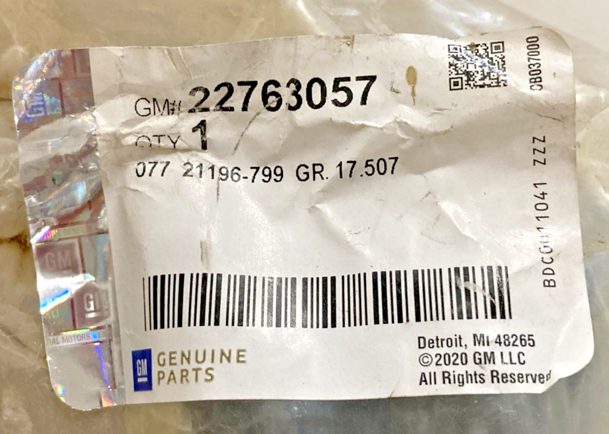 New Genuine GM 22763057 Anthracite Passenger Side Pickup Box Side Upper Molding