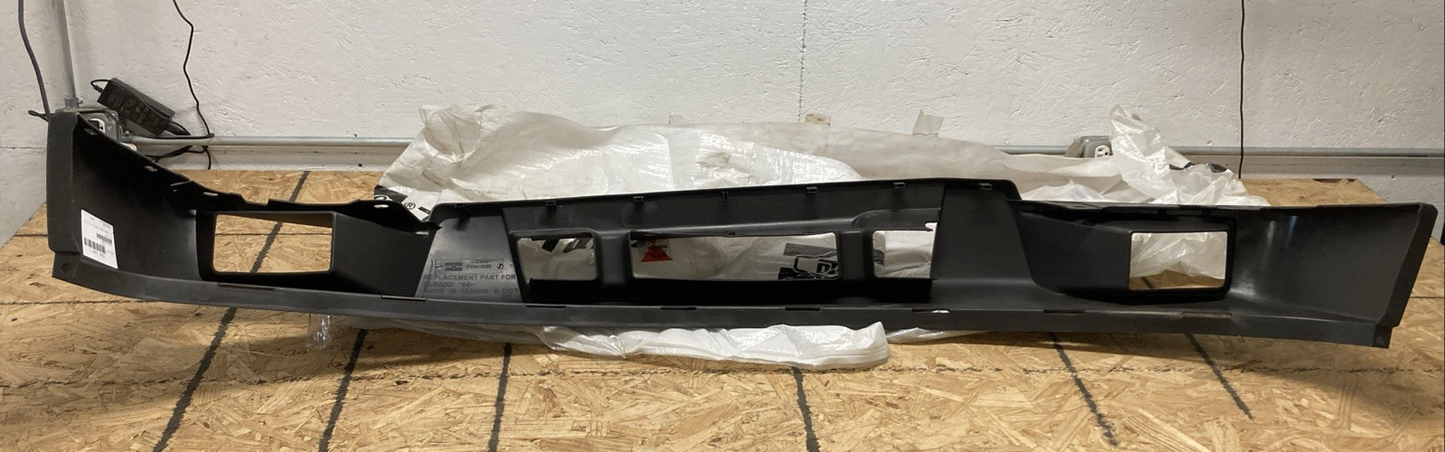 New Genuine Tong Yang CV4102BB 2004 Chevrolet Colorado Front Bumper Replacement