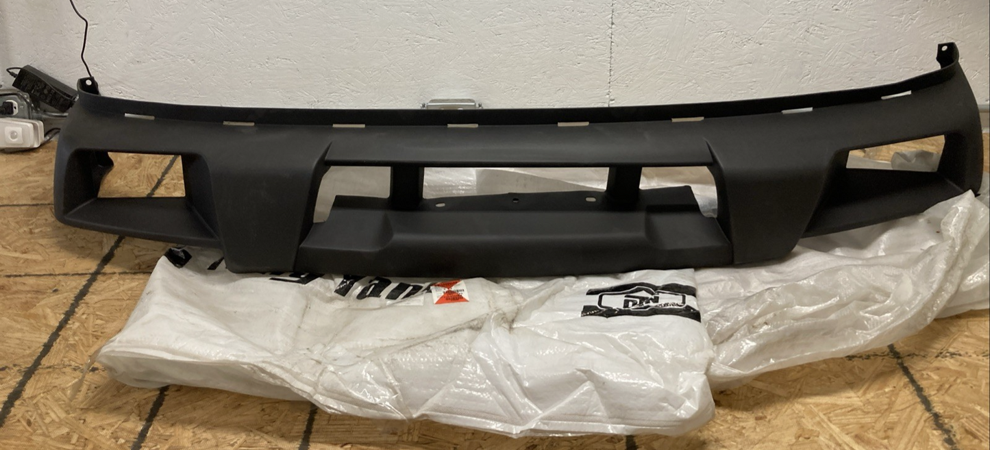 New Genuine Tong Yang CV4102BB 2004 Chevrolet Colorado Front Bumper Replacement