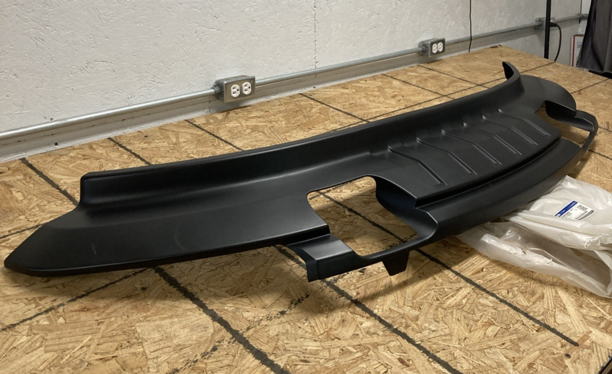 New Genuine Ford 9L3Z-17626-B Valance Panel