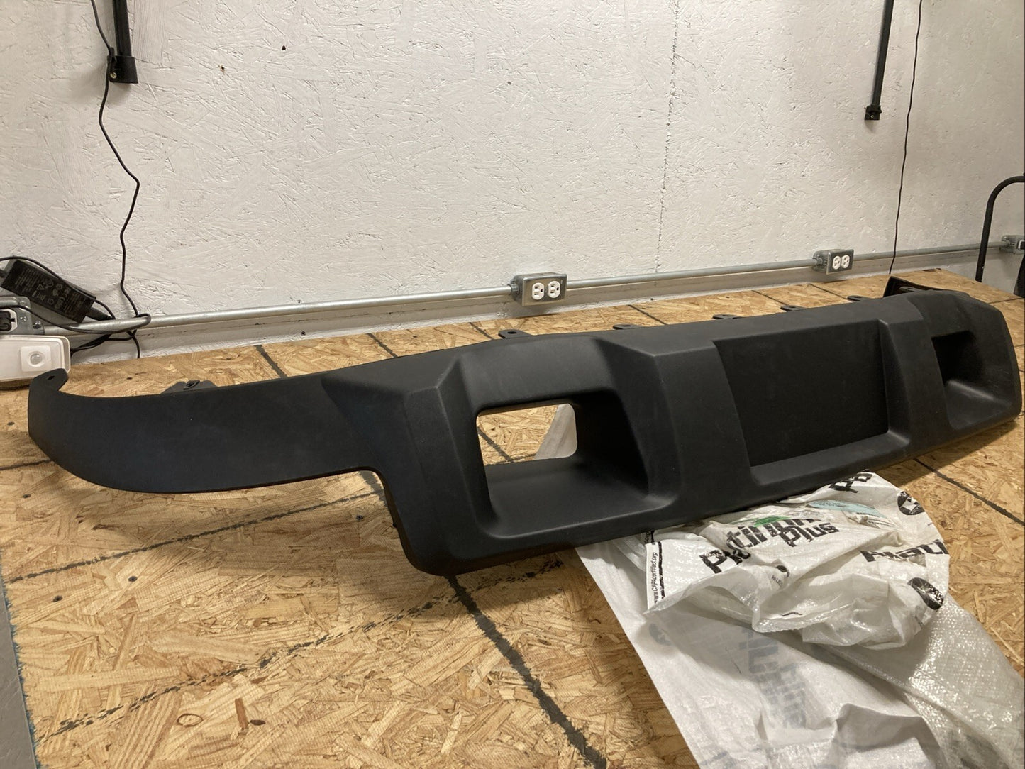 New Genuine Keystone CV0548VAK Front Bumper Lower Valance Replaces GM1092213PP