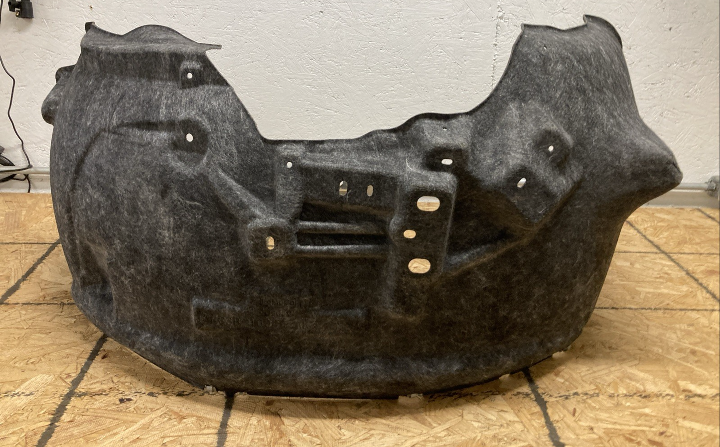 New Genuine Ford HC3B-16049-AK Splash Shield Supersedes HC3Z-16055-B