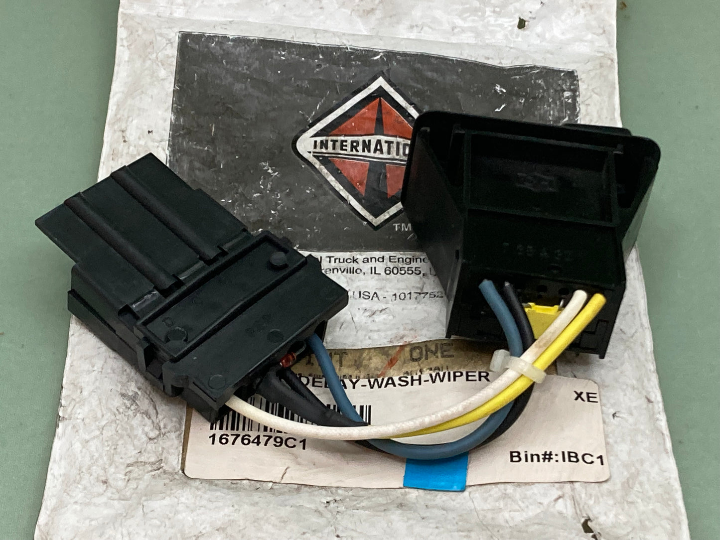 New Genuine International 1676479C1 SWITCH, W/W/ DELAY