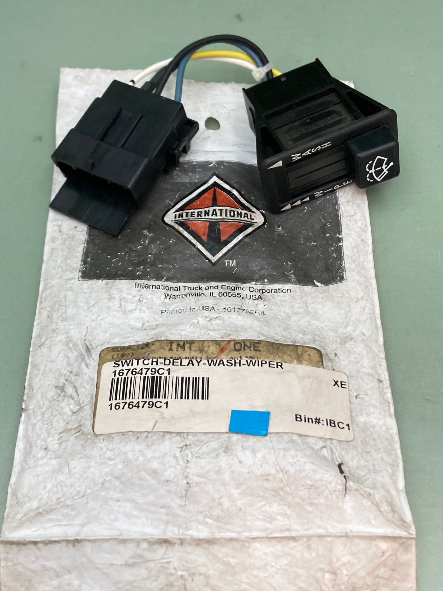 New Genuine International 1676479C1 SWITCH, W/W/ DELAY