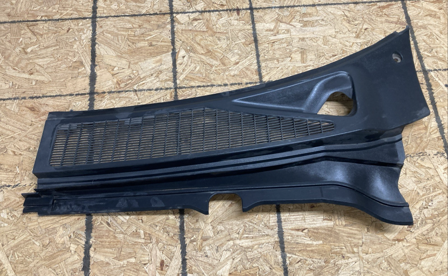 New Genuine Ford 7C34-2502223 Left Wiper Cowl