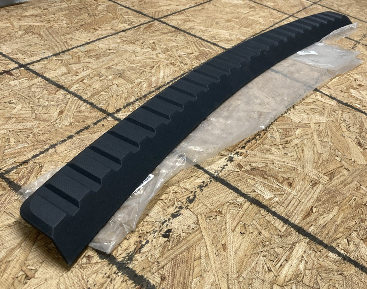 New Genuine Ju Hong FO1019100 Front Bumper Step Pad 11-16 Ford 450-550 S Duty