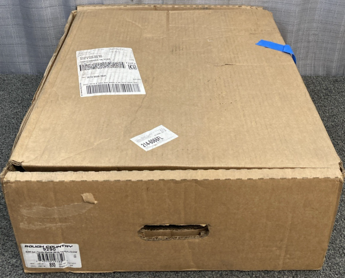 New Genuine Rough Country 9290 Coil Springs, Rear
