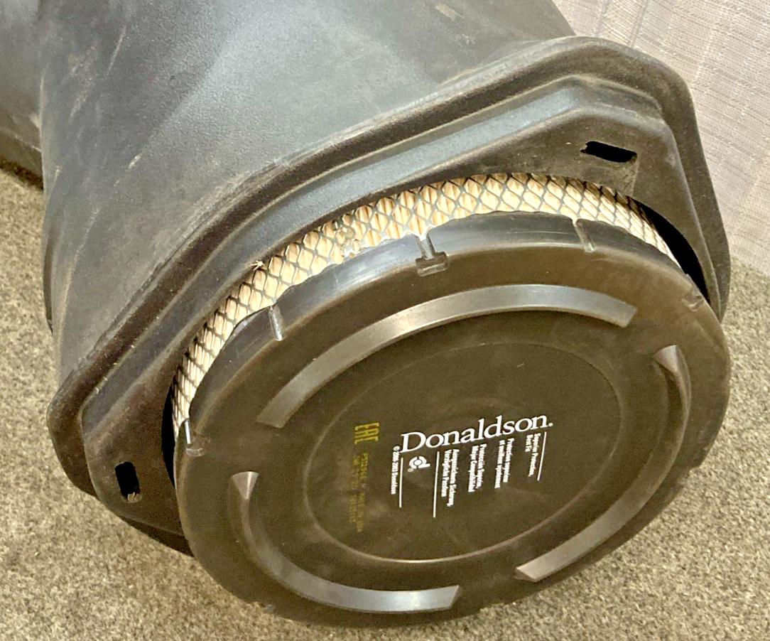 New Genuine Donaldson G110233 Air Filter Housing YC3U-9600-AE