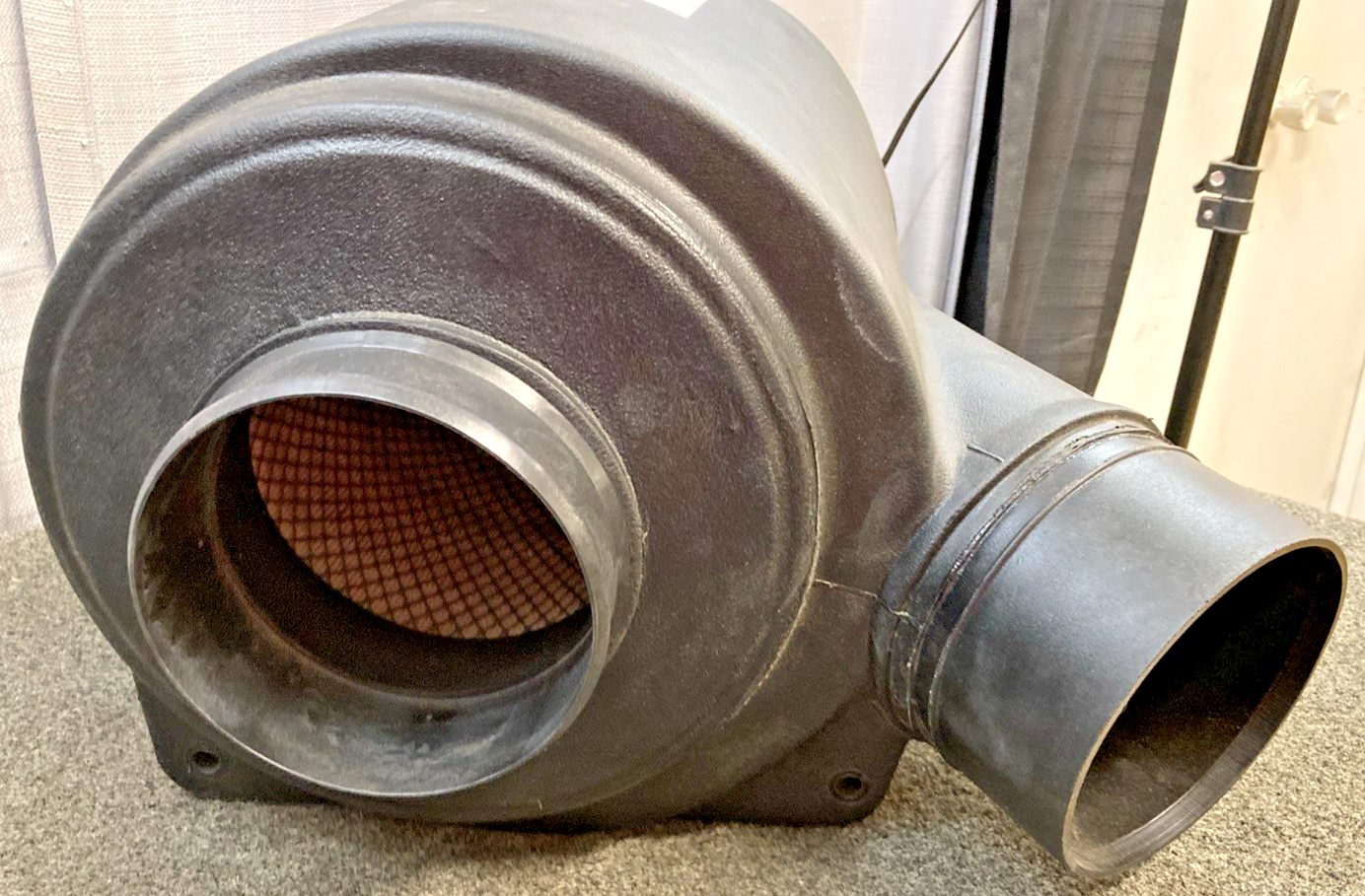 New Genuine Donaldson G110233 Air Filter Housing YC3U-9600-AE