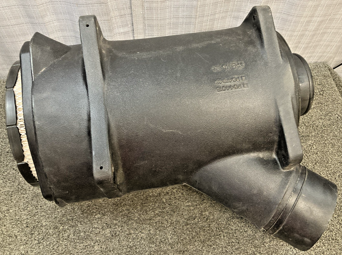 New Genuine Donaldson G110233 Air Filter Housing YC3U-9600-AE