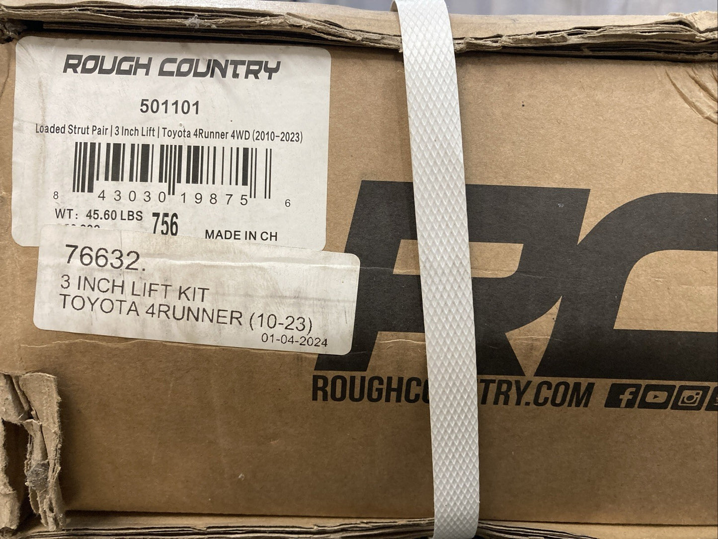 New Genuine Rough Country 501101 Loaded Strut Pair, 3" Lift